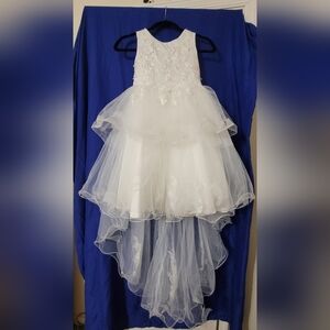 Elegant White Sleeveless Dress